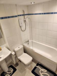 Gallery image of No 11 3 BED SERVICED APPARTMENT TOWN CENTRE in Girvan