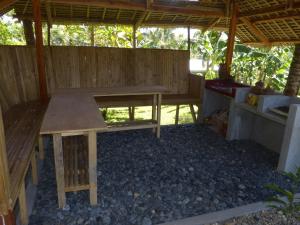 a picnic table in a pavilion with a bench at Blue Seastar Cottages in Agpudlos