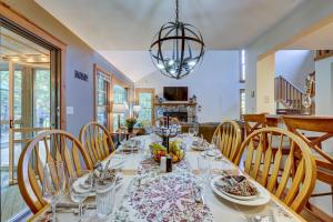 a dining room with a long table and chairs at Pocono Mountain Home , Hot Tub- 1 Mile To Skiing! in Tannersville