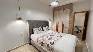 a bedroom with a bed in a room with lights at Petit nid douillé au coeur de Casablanca in Casablanca