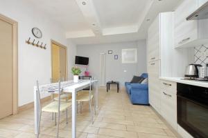 Cucina o angolo cottura di Vatican Flat Cozy Court