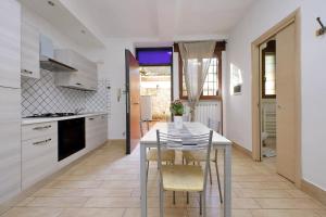 Cucina o angolo cottura di Vatican Flat Cozy Court