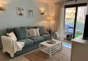 Kép Turquesa Apartment,Punta Prima ,2 bed, 4 swimming pools and cabriolet Peugeot 307 included szállásáról Torreviejában a galériában