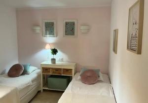 Kép Turquesa Apartment,Punta Prima ,2 bed, 4 swimming pools and cabriolet Peugeot 307 included szállásáról Torreviejában a galériában