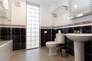 Ένα μπάνιο στο Apartment in the heart of the city centre, live like a local +20 φωτογραφίες