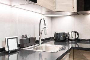A kitchen or kitchenette at Mia Suite. Center of Seville