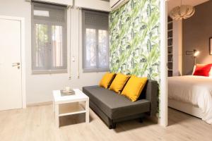 A bed or beds in a room at Mia Suite. Center of Seville