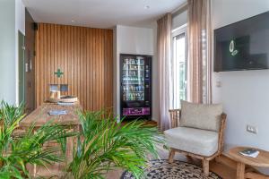 LOFUS Bio-Suites TV 또는 엔터테인먼트 센터