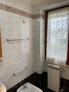 A bathroom at [Casa sul mare]+Posto auto+Giardino+WiFi