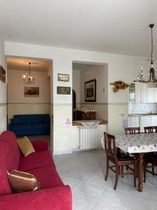 A kitchen or kitchenette at [Casa sul mare]+Posto auto+Giardino+WiFi