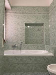 A bathroom at [Casa sul mare]+Posto auto+Giardino+WiFi