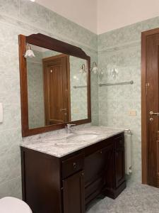 A bathroom at [Casa sul mare]+Posto auto+Giardino+WiFi