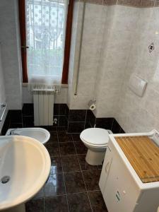A bathroom at [Casa sul mare]+Posto auto+Giardino+WiFi