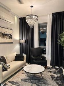 Ruang duduk di SINA TROIKA RESIDENCE KOTA BHARU 2BR WiFi NETFLIX POOL