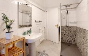 Kamar mandi di Casa Valentina - Beauty apartment with two bedroom near Vatican City