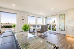 Gallery image of Loki's Kingdom in Rockaway Beach