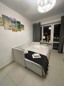 Posteľ alebo postele v izbe v ubytovaní EXPO KRUPÓWKI 60 APARTMENT