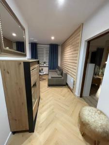 Kuchyňa alebo kuchynka v ubytovaní EXPO KRUPÓWKI 60 APARTMENT