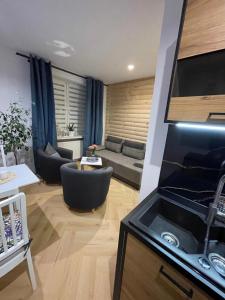Kuchyňa alebo kuchynka v ubytovaní EXPO KRUPÓWKI 60 APARTMENT