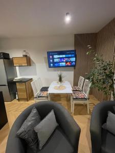 Kuchyňa alebo kuchynka v ubytovaní EXPO KRUPÓWKI 60 APARTMENT