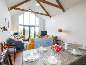 Posezení v ubytování Mill Cottage