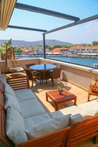 a balcony with a couch and chairs and a table at Şenyıldız Hotel in İzmir