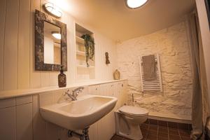 Photo de la galerie de l'établissement The Old Smithy Inn, à Welcombe