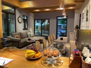 a living room with a table with fruit on it at Shanlight B&B in Yilan City