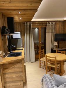 Kuchyňa alebo kuchynka v ubytovaní Megève Le Sapin bat A