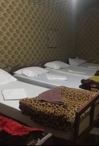 Postel nebo postele na pokoji v ubytování moon city with jeep trips + 87 fotografií