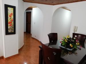 Habitaciones en Edificio Ginebra Manizales的休息区