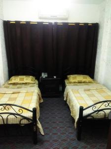 Säng eller sängar i ett rum på Mamaya Hotel