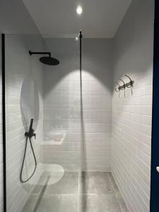 Ένα μπάνιο στο Villa 15 , Ambassadori Kachreti Golf Resort