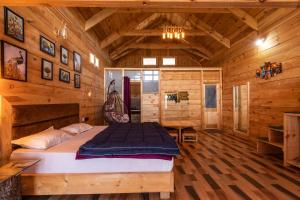 a bedroom with a bed in a wooden cabin at Wolfandwoods in Khajjiar 