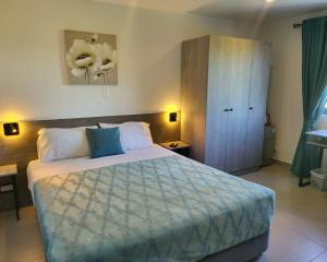 Postel nebo postele na pokoji v ubytování Hotel Oasis-Dream Holidays - La Petite France + 37 fotografií