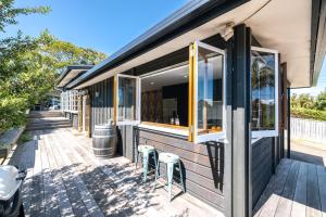Gallery image of Onetangi Retreat - Stay Waiheke in Onetangi