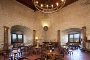 A restaurant or other place to eat at Parador de Benavente