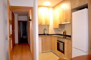 Kuchyň nebo kuchyňský kout v ubytování Apartament familiar amb vistes i cèntric by RURAL D'ÀNEU