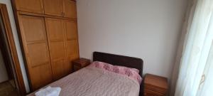 Apartman Velimir Stari Aerodrom客房内的一张或多张床位