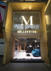 Millennium Hue Hotel في هوى: اطلالة على مدخل مبنى المالديف