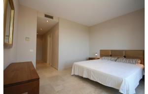 A bed or beds in a room at Gorgeous Home In Benahavís With Wifi