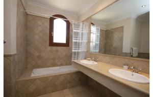 A bathroom at Gorgeous Home In Benahavís With Wifi