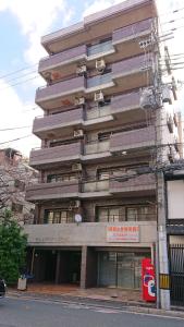 a tall building on a city street with at 39.51LDK京都市内中心部四条烏丸.5 in Kyoto