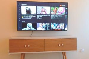 TV a/nebo společenská místnost v ubytování E3 hermoso apartamento santiago