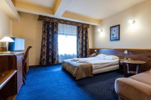 Postel nebo postele na pokoji v ubytování Hotel Marysin Dwór