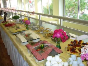 Makanan di atau berdekatan hotel