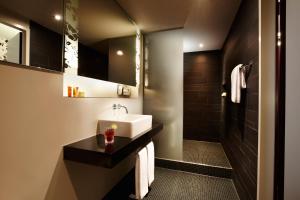 
a bathroom with a sink and a mirror at pentahotel Vienna in Vienna
