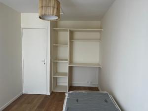 a room with a mattress in the corner of a room at Chambre privée dans appartement en colocation 4 chambres Longjumeau proche Orly, Massy in Longjumeau