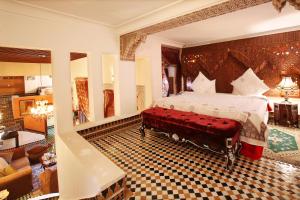Postel nebo postele na pokoji v ubytování Riad Arabesque & Spa