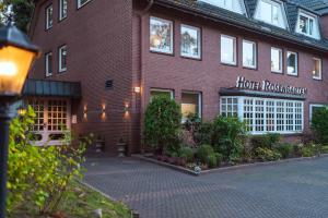 a red brick building with a hotel possession at Hotel Rosengarten in Hamburg